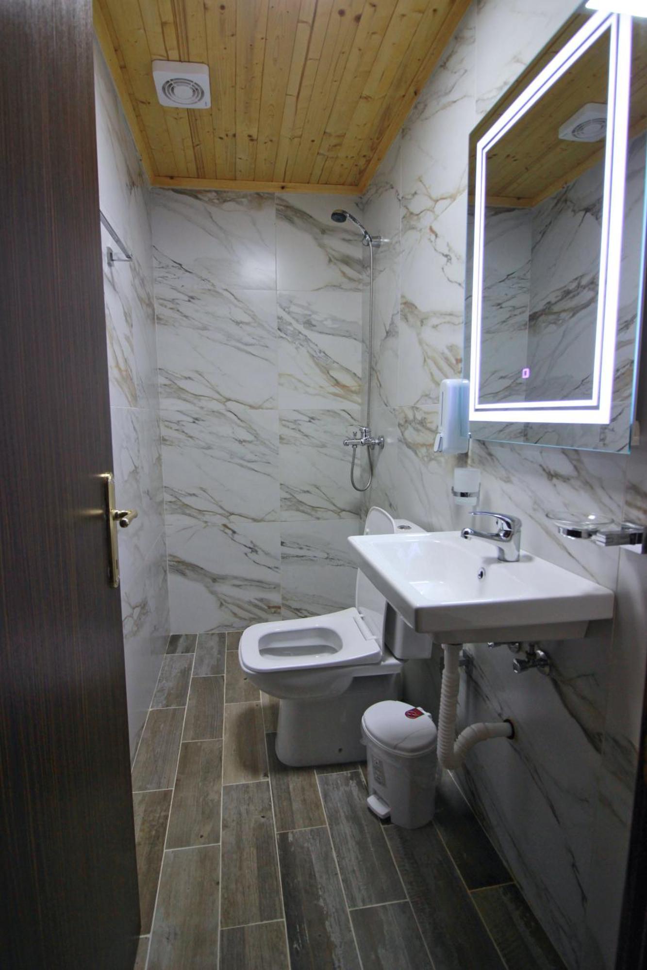 Guest House Denis Гирокастра Экстерьер фото
