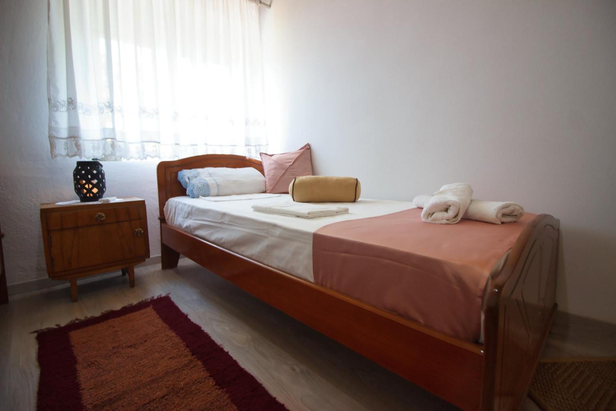Guest House Denis Гирокастра Экстерьер фото