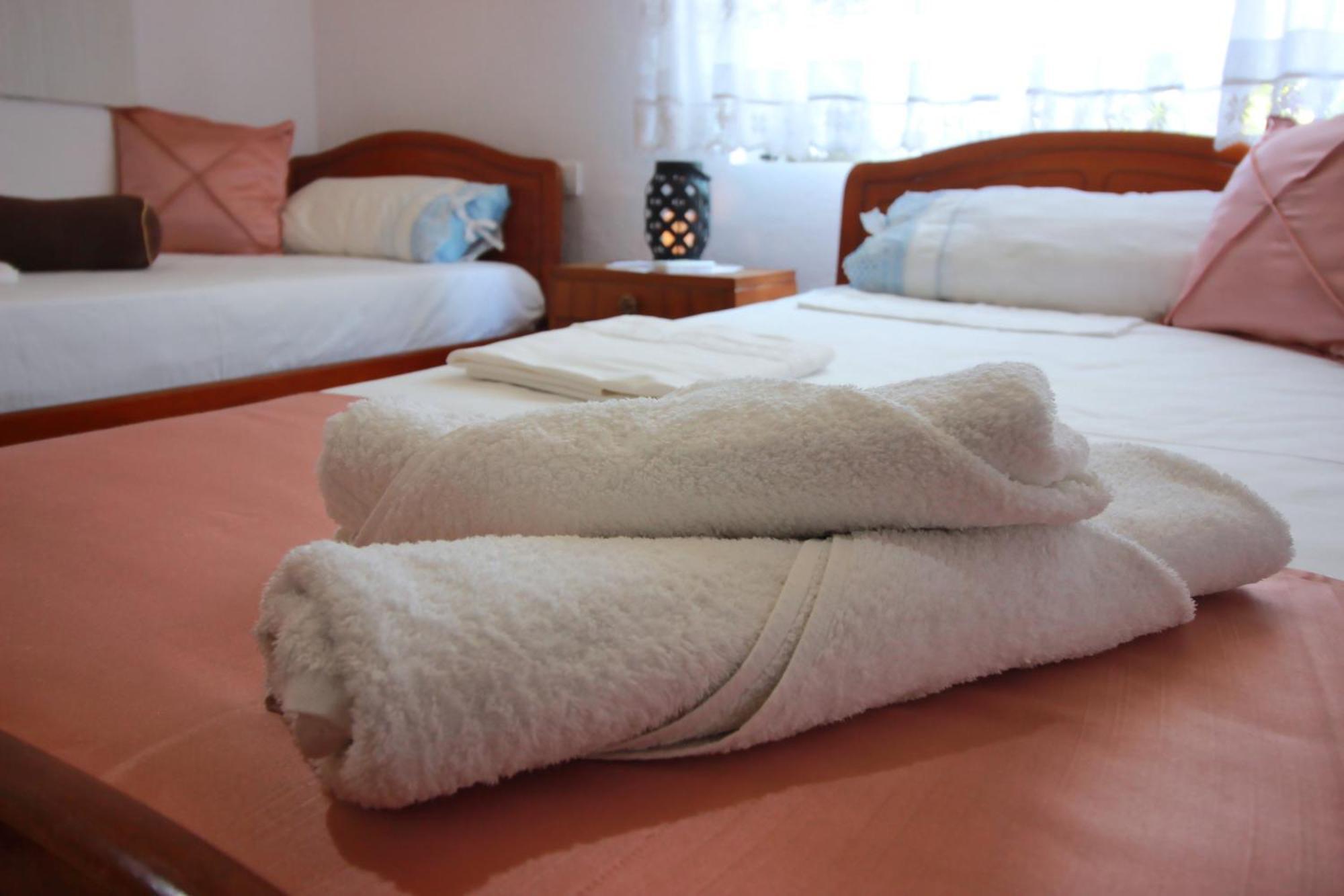 Guest House Denis Гирокастра Экстерьер фото