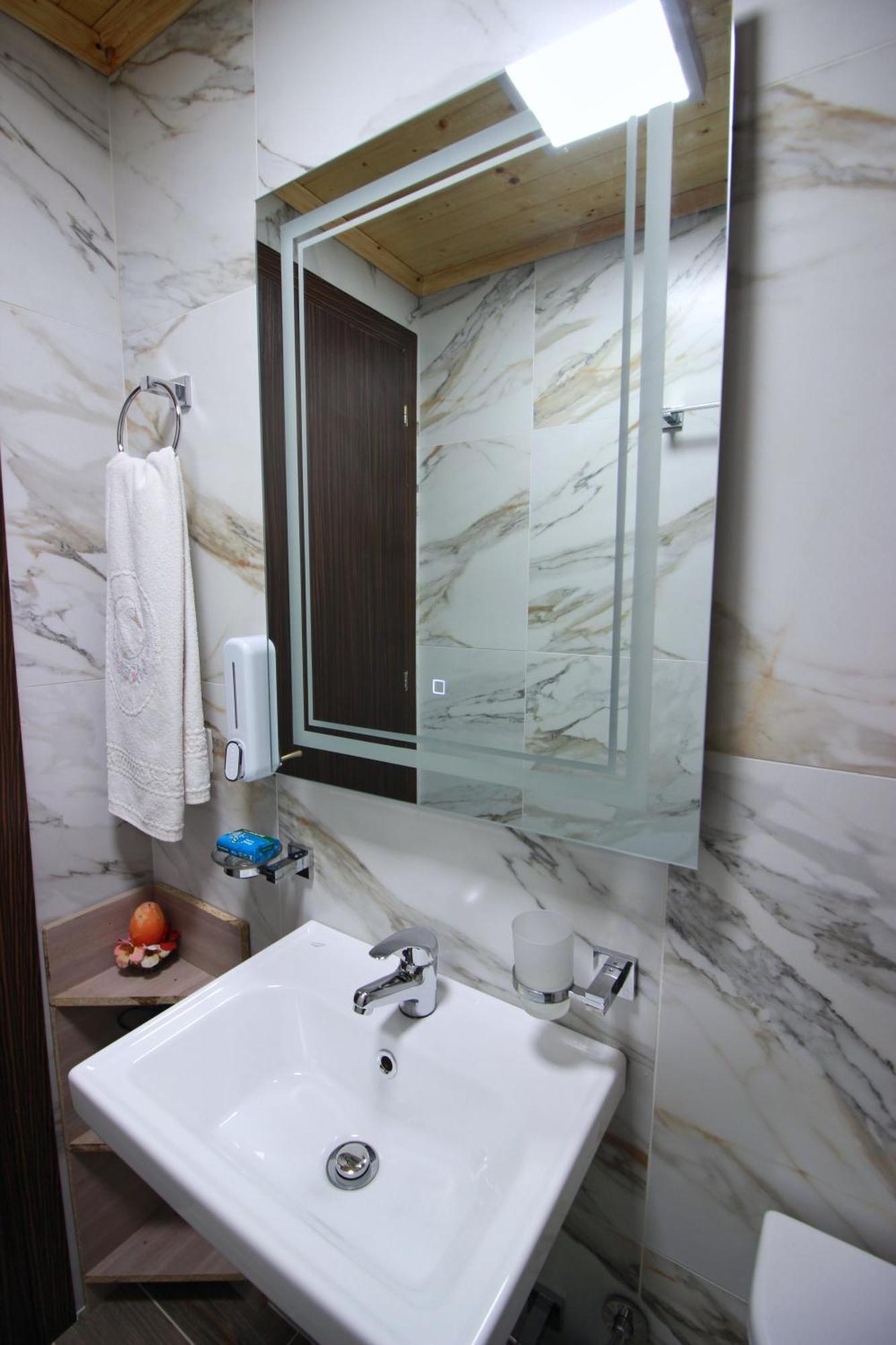 Guest House Denis Гирокастра Экстерьер фото